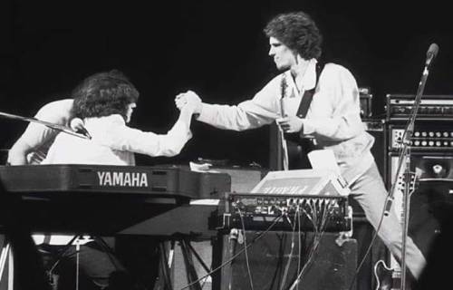 Charly con su Yamaha CP-70